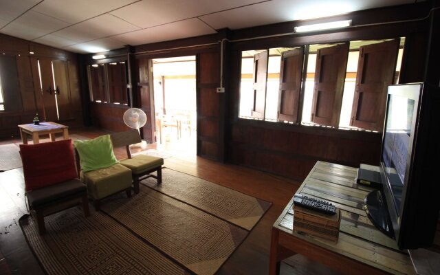 Thaihouse the riverfront ( ไทยเฮ้าท์ เดอะริเวอร์ฟร้นท์ )