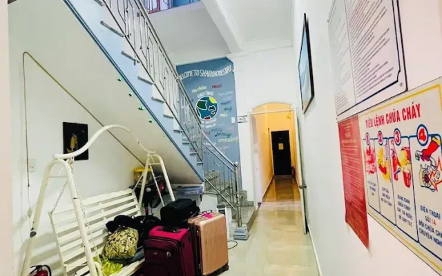 Shark Hotel - Hostel