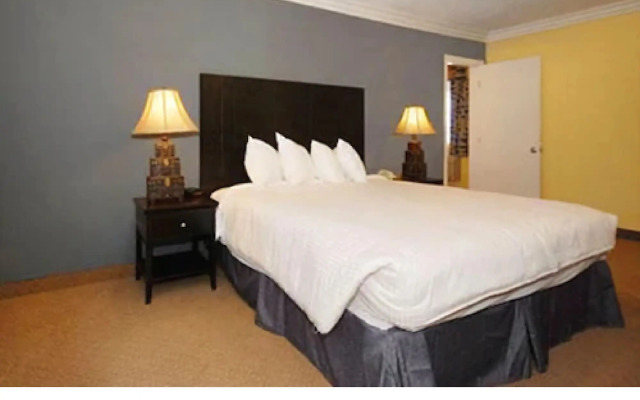 Solaire Inn & Suites