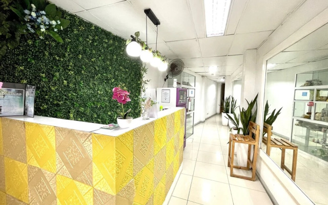 Super OYO 910 Sabaidee Suites