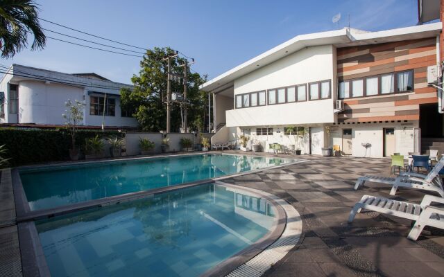 RedDoorz Premium @ Raya Nginden