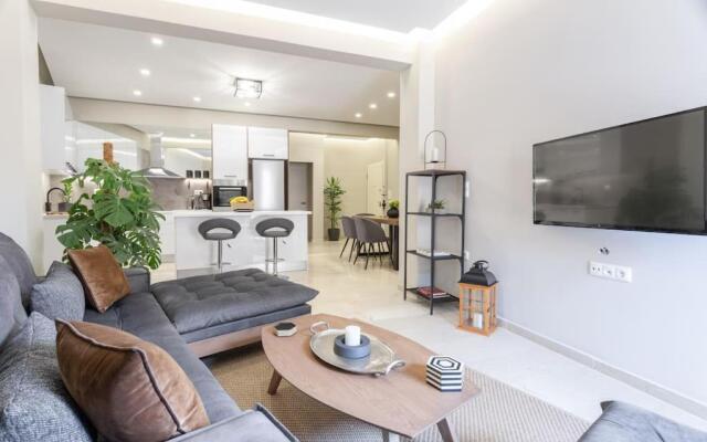 Deluxe 3-BDRM Urban-industrial Apt at Acropolis