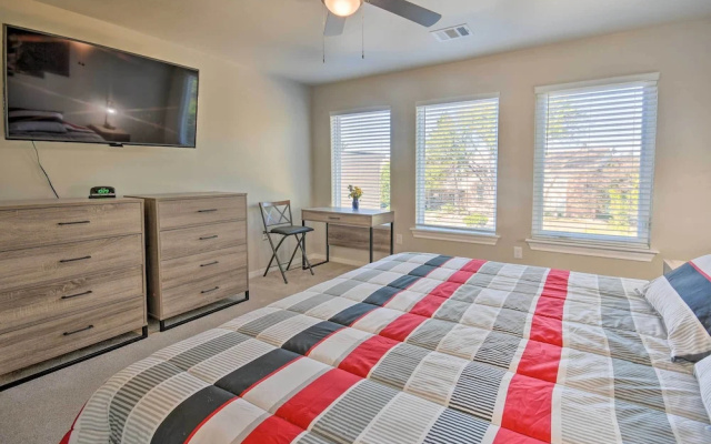 Bright Amarillo Townhome Near Parks & Town!