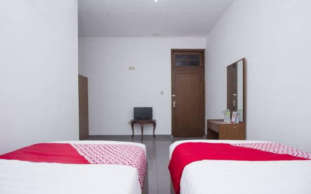 Hotel Dewi Sri by OYO Rooms