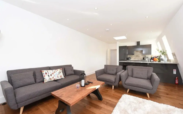 Modern & Spacious 2 Bed Apartment at Clapham Junction