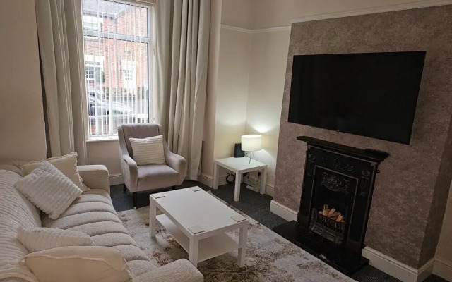 4br-sleeps10-garden-freeparking