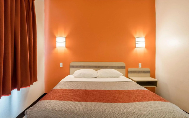 Motel 6 Newport, TN