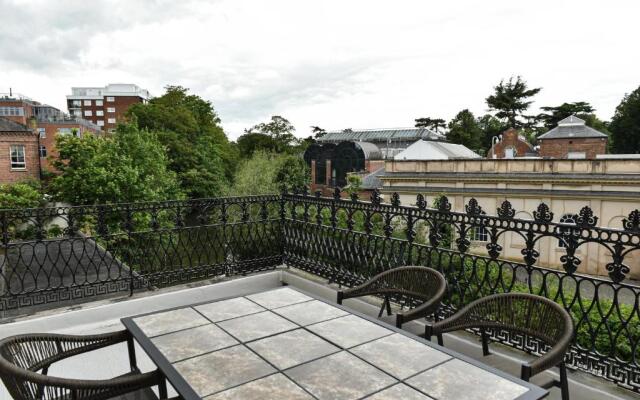 Victoria Colonnade ApartHotel