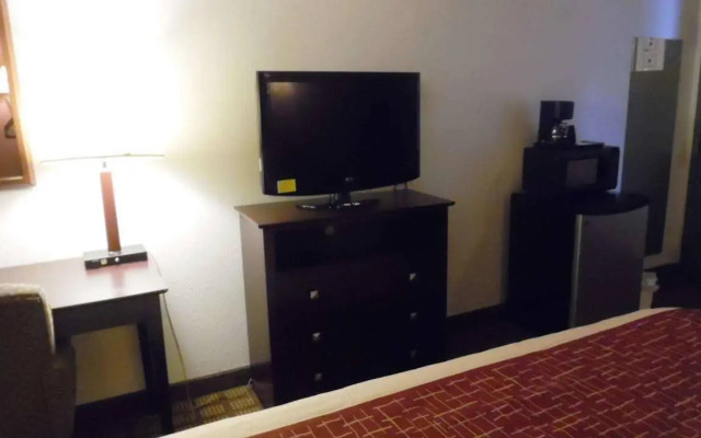 Red Roof Inn & Suites Oklahoma City Southwest