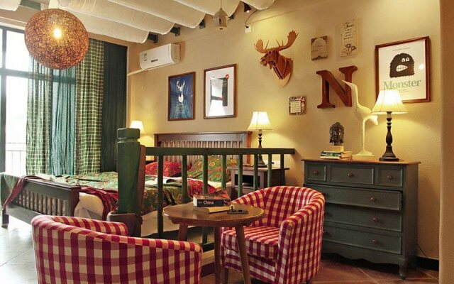Sanya Onlyblue Art inn