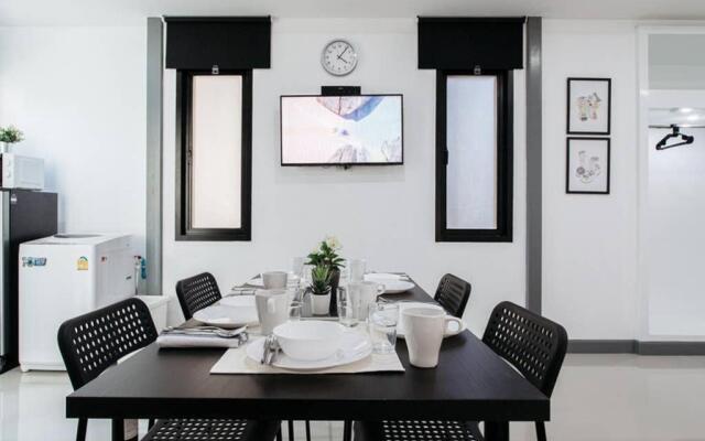 P4 Silom Large 2beds full kitchen WIFI 4-6pax