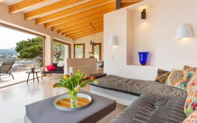 Sea Front Villa with Access Mallorca 8 Pers