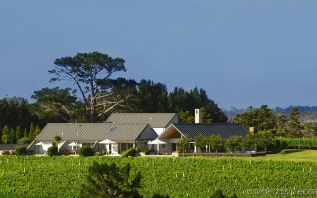 Takatu Lodge and Vineyard