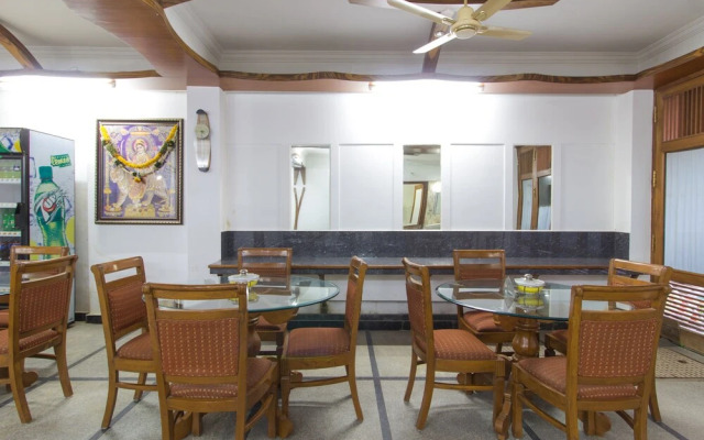 OYO 8932 Delight Inn Gachibowli