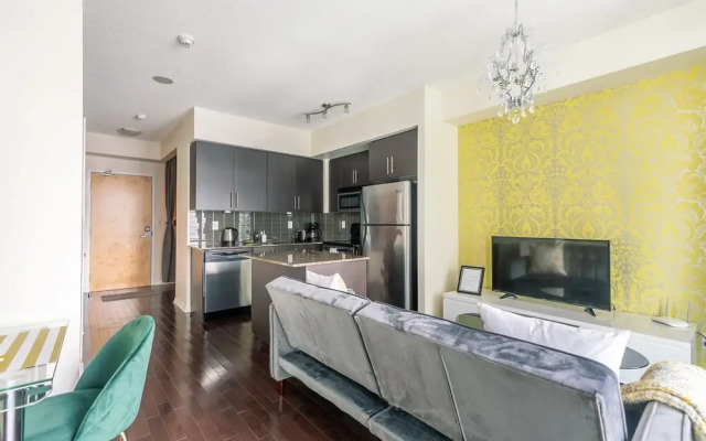 Sky View Suites - Maple Leaf Square