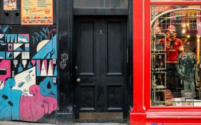 3 Bed Traditional Apartment on Picturesque Victoria St