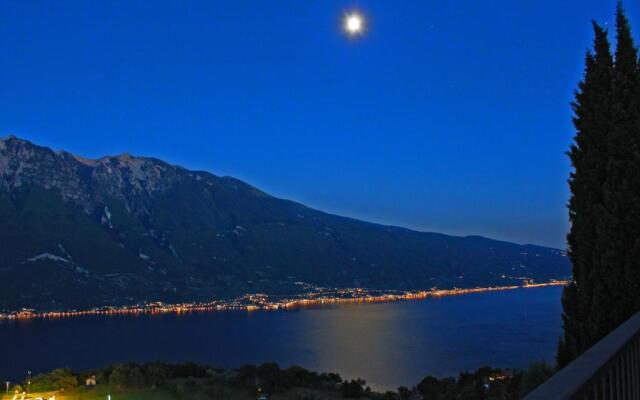 La Quiete 19 Lake view apartment by Gradadomusmea