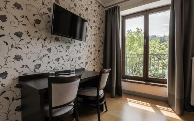 Hotel Mandat