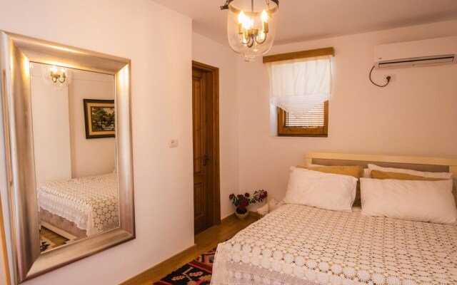 Beutiful House in Upper Qeparo, Coast of Albania