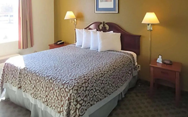 Days Inn and Suites - Tyler