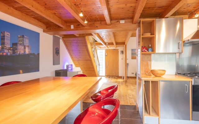 Stylist Split Level 2 Bed With Parking