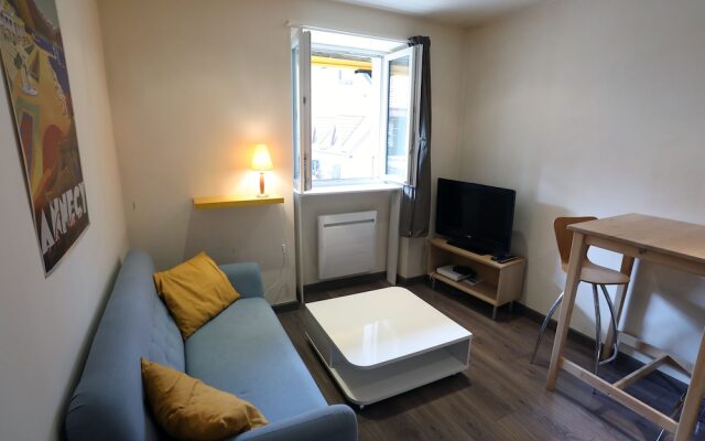 1bd Apartment Right Downtown