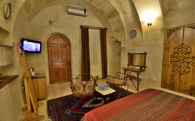 Harman Cave Hotel