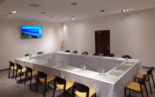 Xelena Hotel & Suites