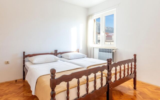 Stunning Apartment in Kastel Luksic With 3 Bedrooms