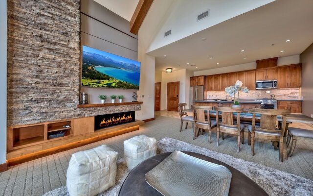 Luxury Three Bedroom  Steps From Heavenly Village Condo by RedAwning