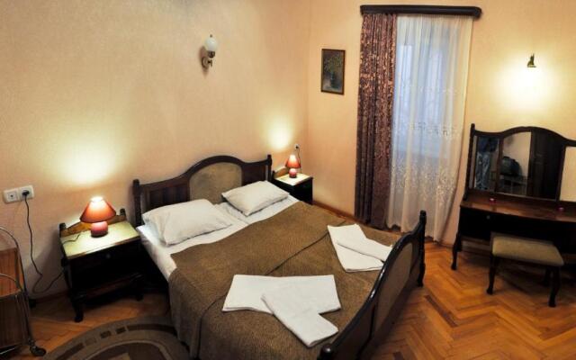 Apartment Old Street Dadiani 7