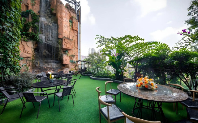 Guzi Celebrity First Hotel (Wenjiang University Town)
