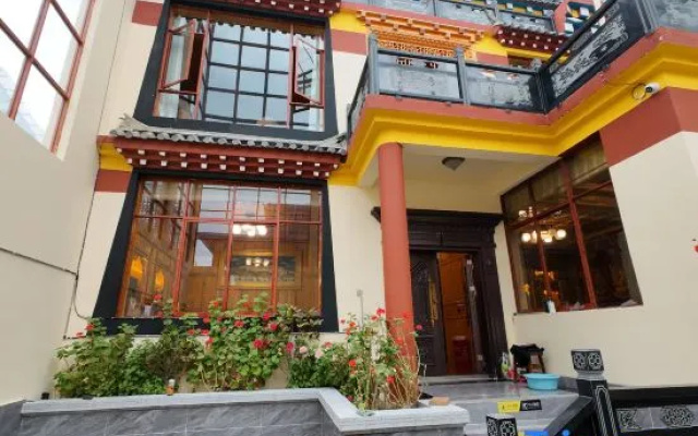 Shangri-La Cangxue Beiyi | See Mountains, Near Wild·Oxygen-Rich Ethnic Stay (Dukezong) – Exterior – Shangri-La