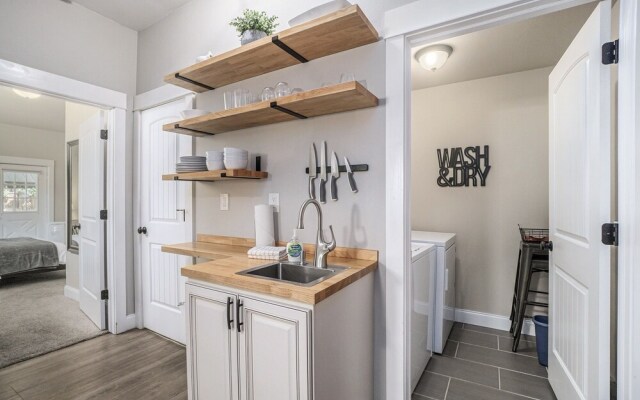 Gorgeous Guest Suite! Walk to Old Town & Csu!