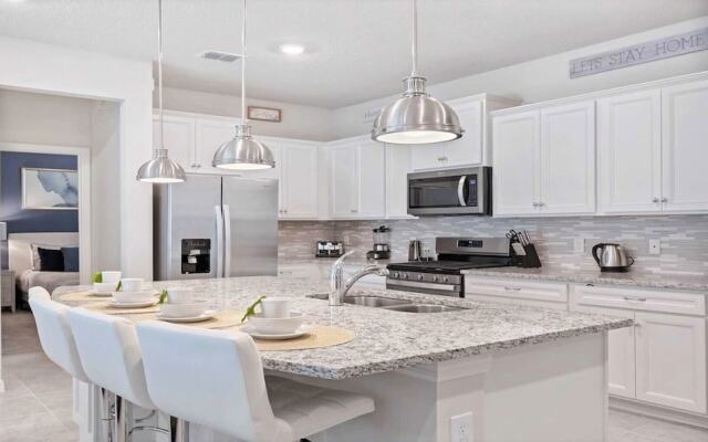 Extraordinary 5BR Private Pool Near Disney Area!