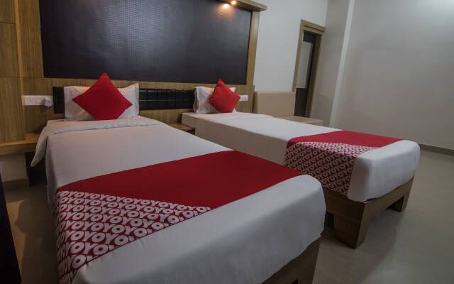 OYO 15700 Spectrum Residency