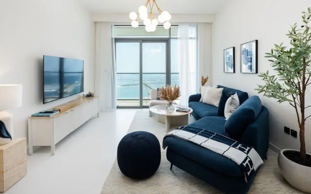 Serene 1BR w Private Palm View Balcony