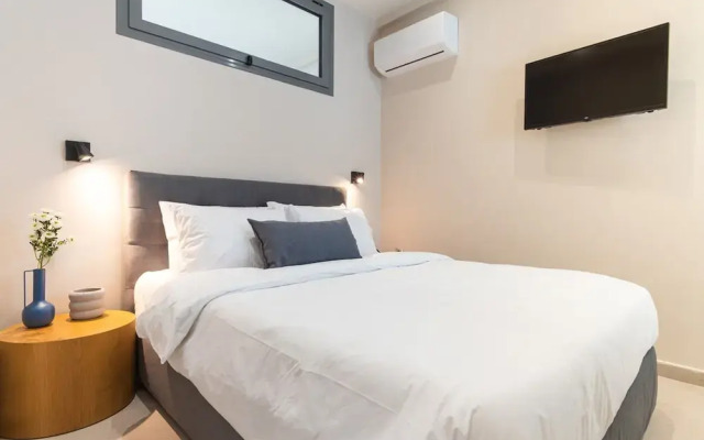 Charming Minimal apt in the Center of Glyfada