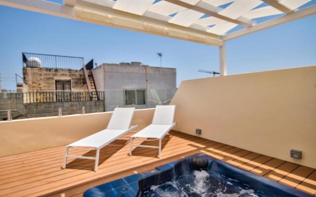 Elegant 4-bedroom Sliema Town House with Jacuzzi