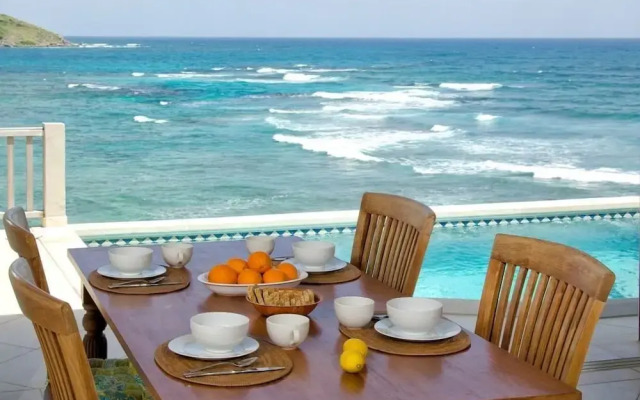 Beach House Younes by Island Properties Online