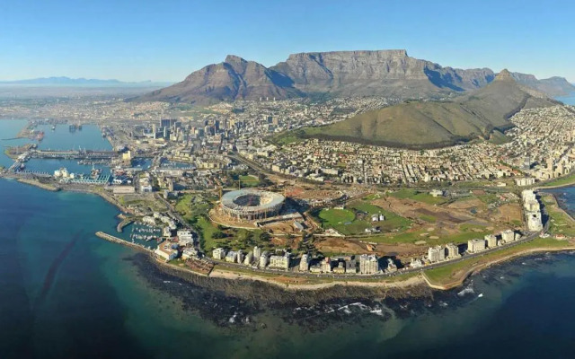 The Paragon LUXE with Rooftop Pool and Gym