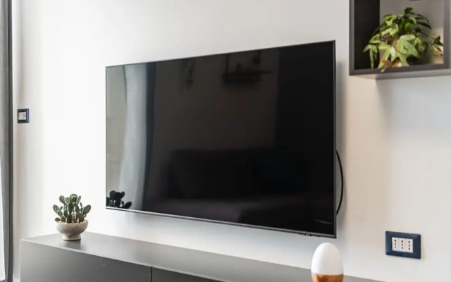 Modern Apartment With Scenic Views Earthy Vibes