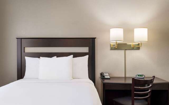Travelodge by Wyndham Dexter