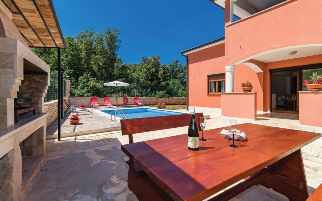 Amazing Home in Liznjan With Wifi and 3 Bedrooms