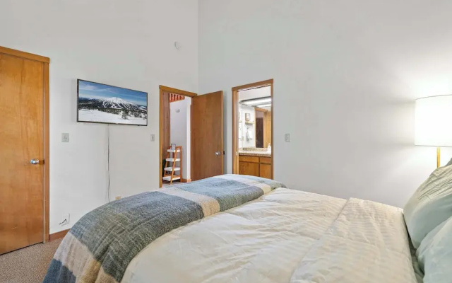 Scenic 1 Bedroom W/loft at Mount Bachelor Resort!