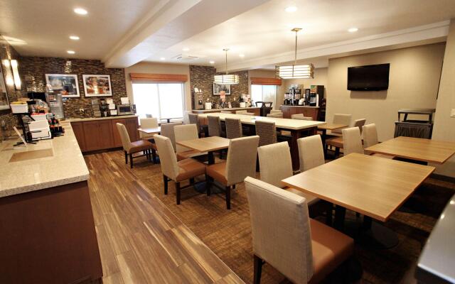 Best Western Plus Cottontree Inn