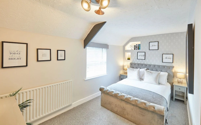 Host Stay 19 West End