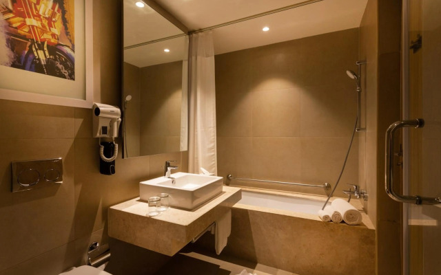 Holiday Inn Express & Suites Bengaluru Old Madras Road by IHG