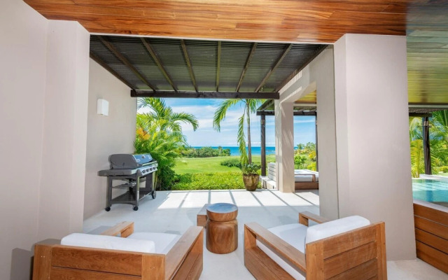 Sunny Vacation Condo 3