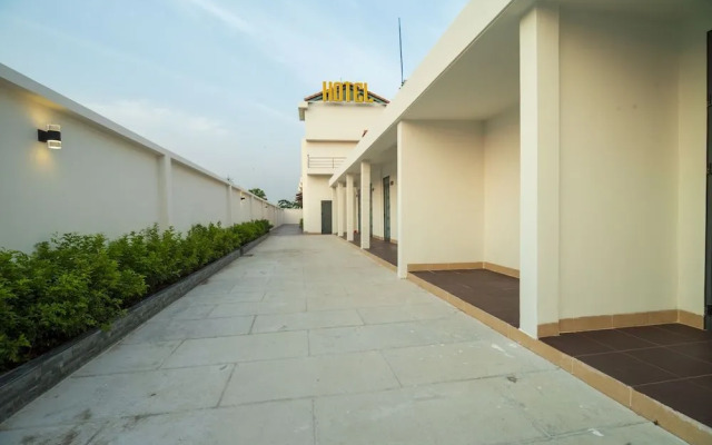 Paradise Hotel